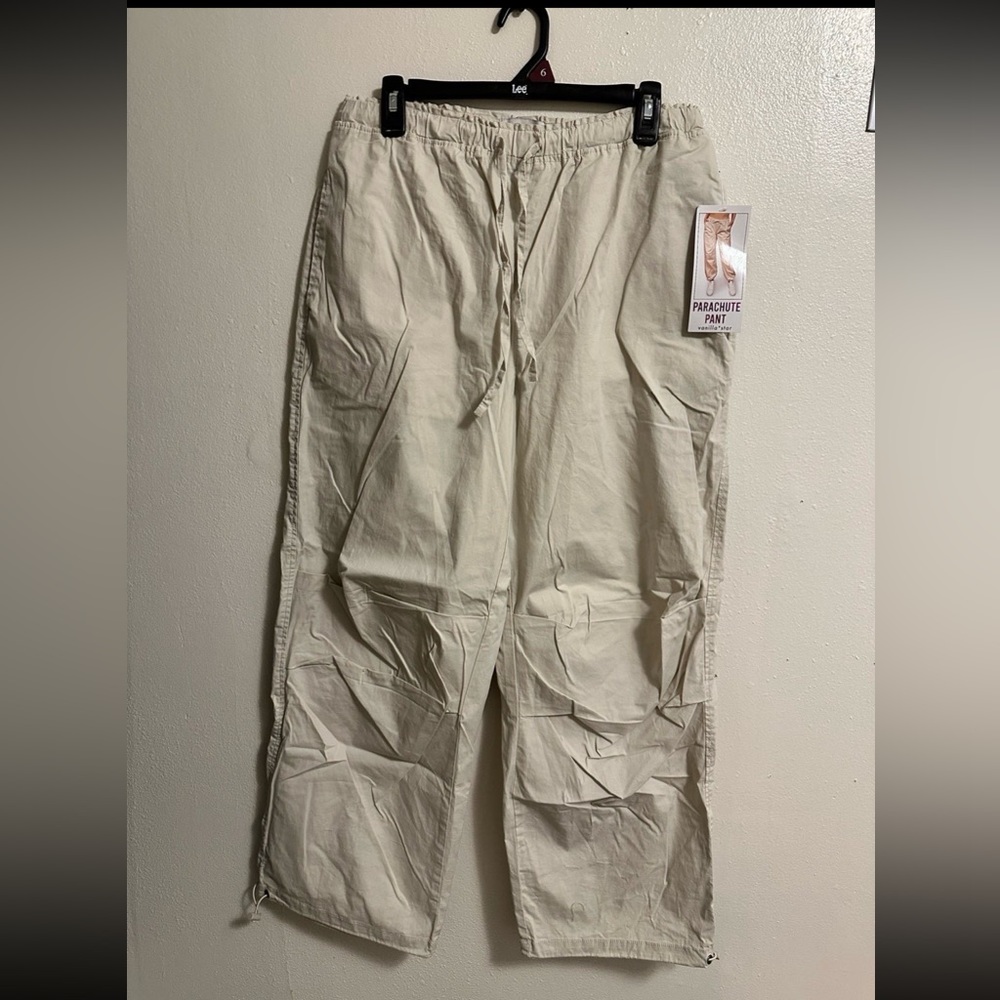 NEW Women’s Vanilla Star Parachute Pants Size L